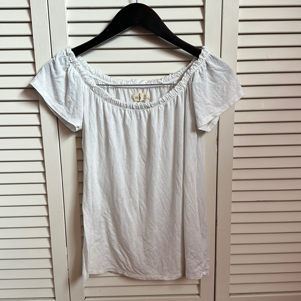 xs white thin flow t-shirt hollister